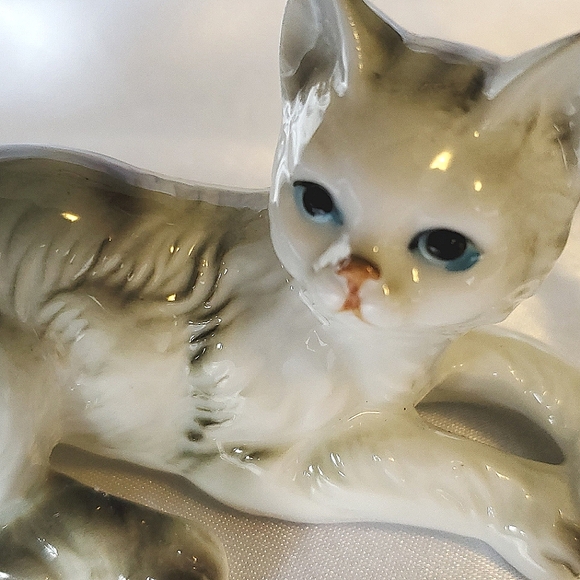 Vintage Bone China Cat Figurines  Set of Two - Picture 9 of 14